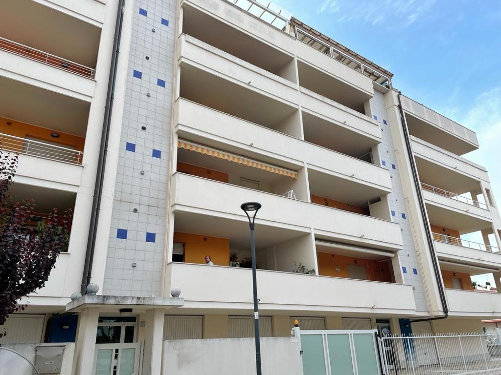 Attico Petfriendly Con Terrazzo, Via Del Borgo Apartment Montesilvano Exterior photo