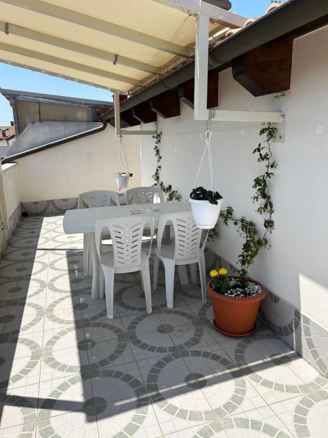 Attico Petfriendly Con Terrazzo, Via Del Borgo Apartment Montesilvano Exterior photo